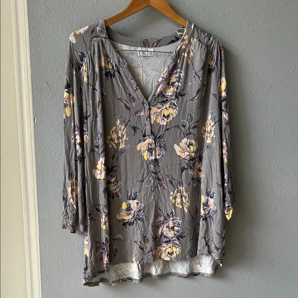 Maurices Gray Floral V-Neck Blouse - Picture 1 of 5